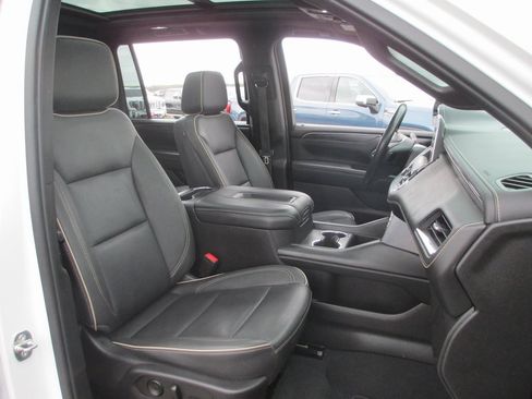 Used 2023 GMC Yukon XL SLT image 20