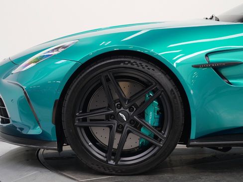 Used 2025 Aston Martin V8 Vantage Coupe image 32