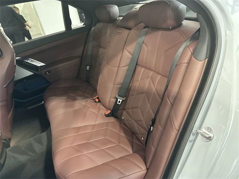 Used 2024 BMW 760i xDrive image 25
