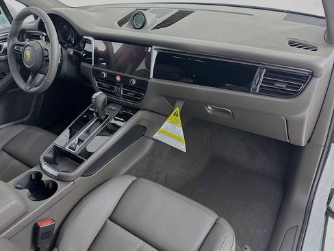New 2026 Porsche Macan image 31