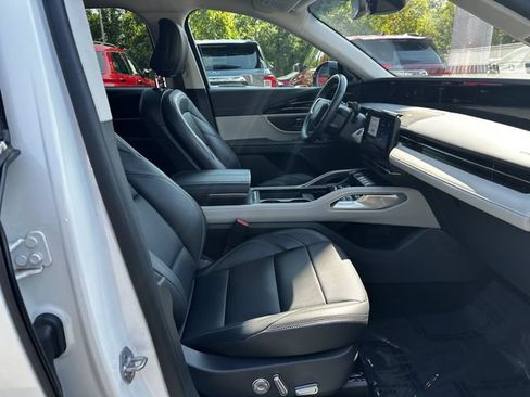Certified 2024 Lincoln Nautilus Premier AWD/4WD image 33