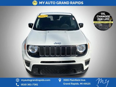 Used 2023 Jeep Renegade Latitude AWD/4WD image 2