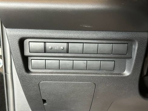 Used 2025 Mitsubishi Outlander ES AWD/4WD image 17