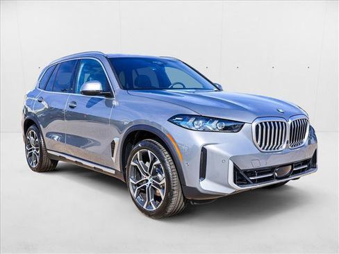 Used 2026 BMW X5 xDrive40i AWD/4WD image 3