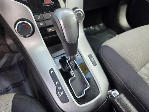 Used 2014 Chevrolet Cruze LS image 23