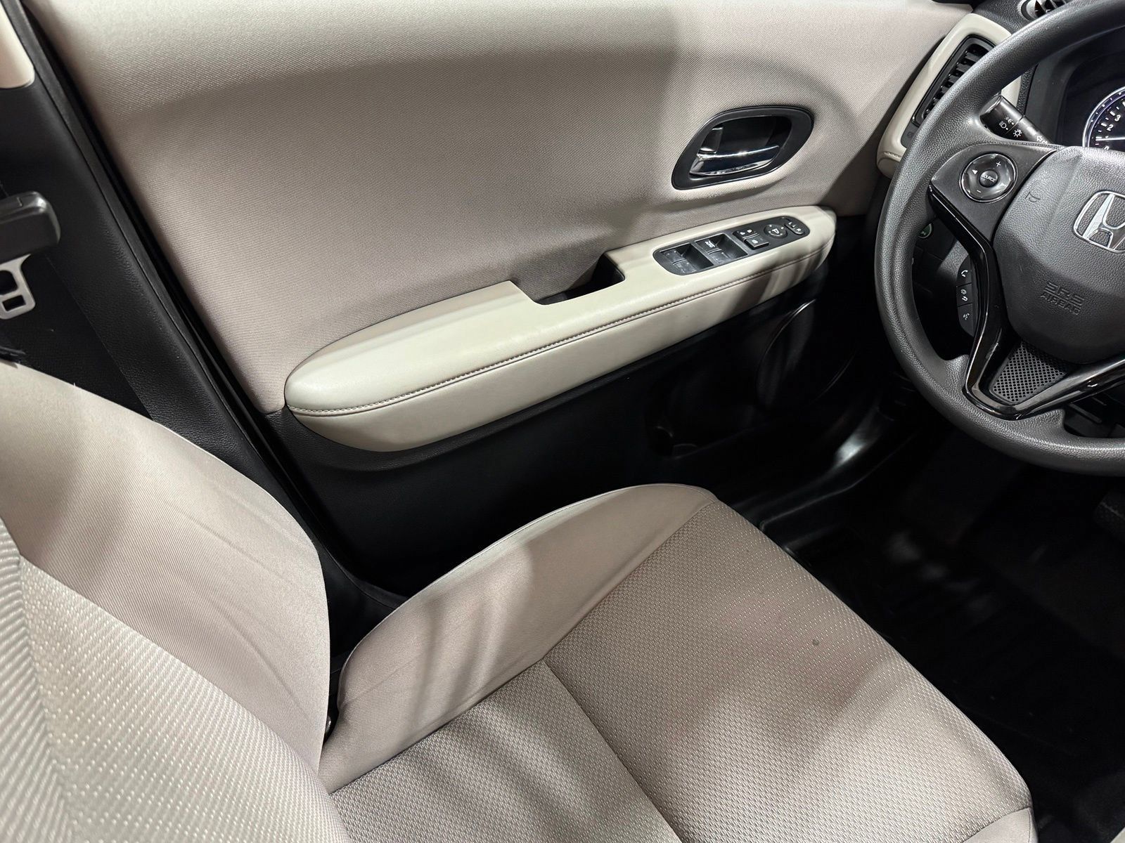 Used 2018 Honda HR-V LX image 40
