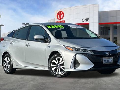 Certified 2018 Toyota Prius Prime Premium image 2