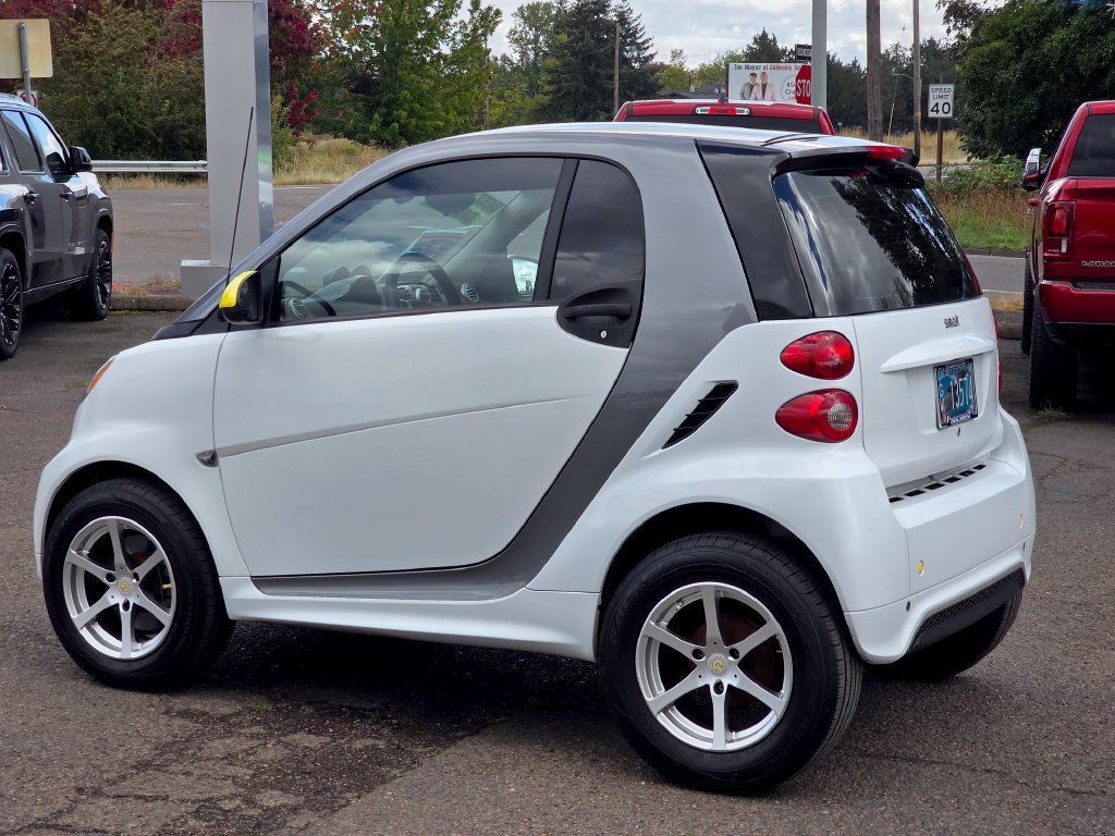 Used 2014 smart fortwo passion RWD image 25
