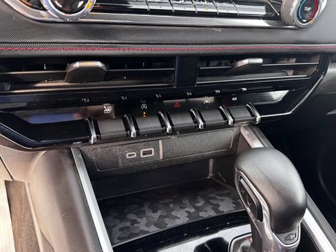 Used 2023 Chevrolet Colorado Z71 image 18