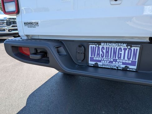 New 2025 Jeep Gladiator Sport image 27