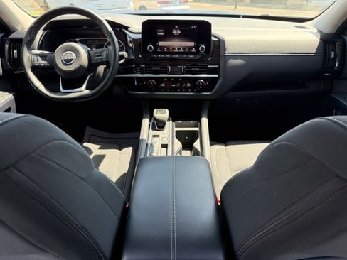 Used 2025 Nissan Pathfinder SV FWD image 10