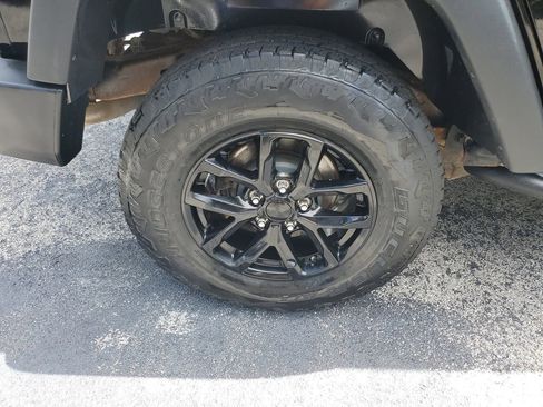 Used 2009 Jeep Wrangler Unlimited Rubicon w/ Dual Top Group AWD/4WD image 7