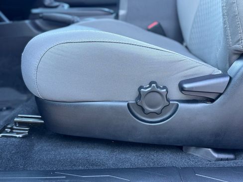 Used 2022 Toyota Tacoma SR image 9