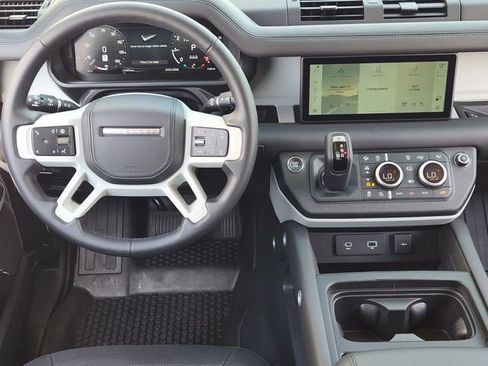 Used 2024 Land Rover Defender 90 X-Dynamic SE image 26