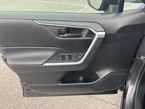 Used 2021 Toyota RAV4 LE image 21
