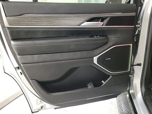 Used 2024 Jeep Wagoneer Series III image 27