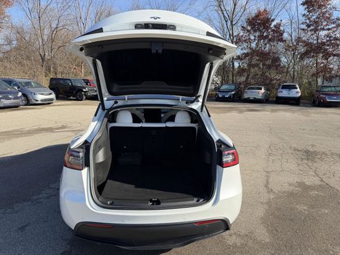 Used 2022 Tesla Model Y Long Range image 18