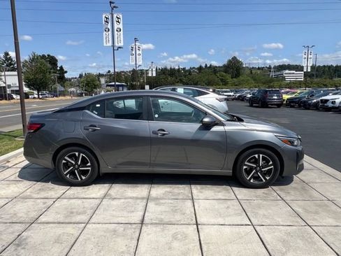 Used 2025 Nissan Sentra SV FWD image 4