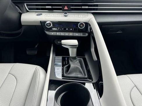 New 2025 Hyundai Elantra Limited image 15