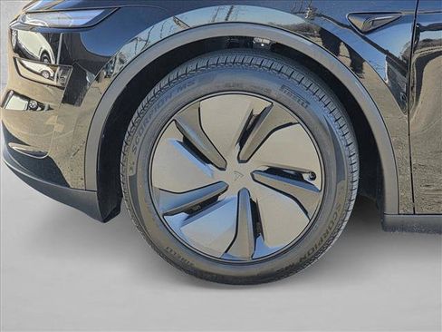 Used 2026 Tesla Model Y Premium image 9