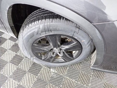 Used 2023 Toyota Highlander L image 37