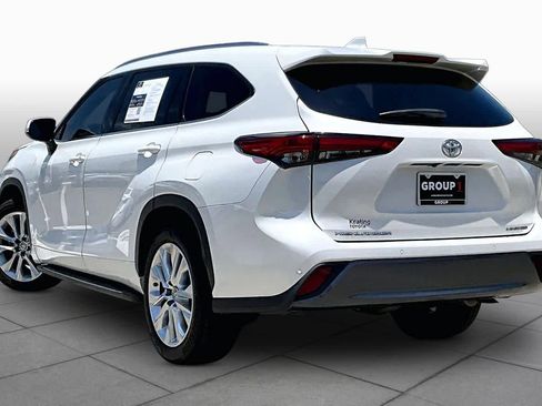 Used 2021 Toyota Highlander Limited FWD image 11