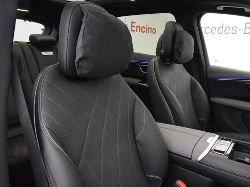 New 2026 Mercedes-Benz EQS 550 4MATIC SUV image 17