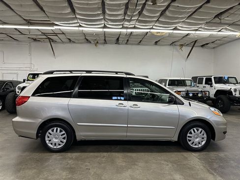 Used 2007 Toyota Sienna LE FWD image 2