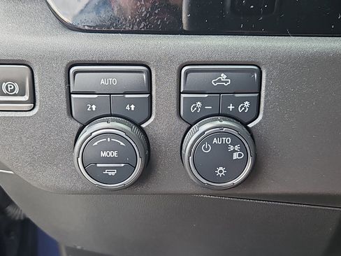 Used 2022 Chevrolet Silverado 1500 LT image 10