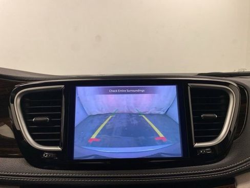 Used 2024 Chrysler Pacifica Limited image 14