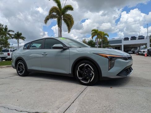 Used 2025 Kia K4 EX image 2