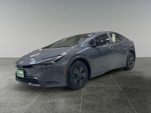 Used 2023 Toyota Prius LE image 4