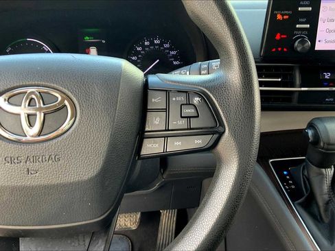 Used 2022 Toyota Sienna LE image 23