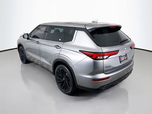 Used 2022 Mitsubishi Outlander SE image 6