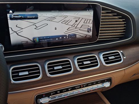 New 2026 Mercedes-Benz GLS 450 4MATIC image 12