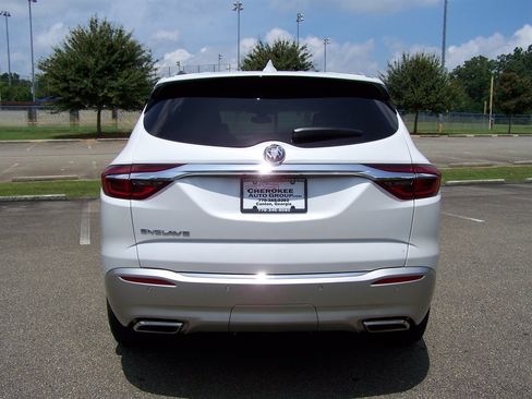 Used 2021 Buick Enclave Essence FWD image 22