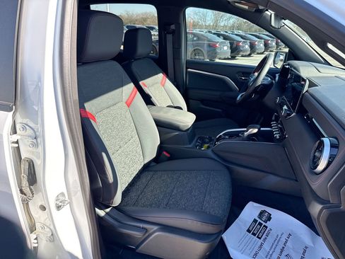 Used 2024 Chevrolet Colorado Z71 image 28