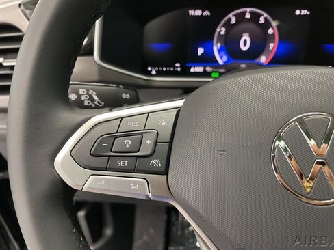 New 2026 Volkswagen Taos SE image 16
