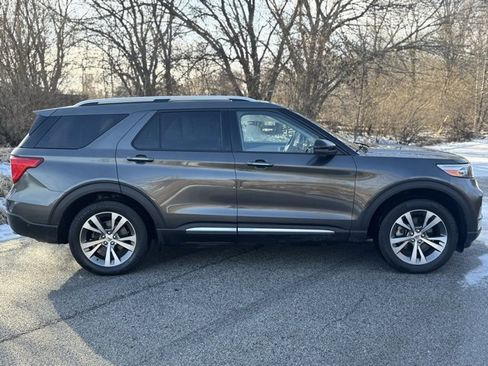 Used 2020 Ford Explorer Platinum w/ Premium Technology Package image 4