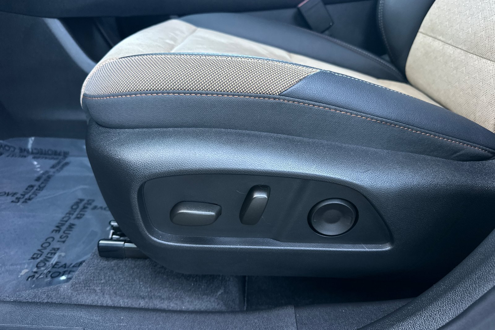 Used 2025 Chevrolet Equinox ACTIV w/ Safety and Technology Package AWD/4WD image 13