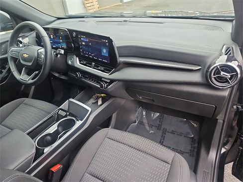 Used 2025 Chevrolet Equinox LT image 28