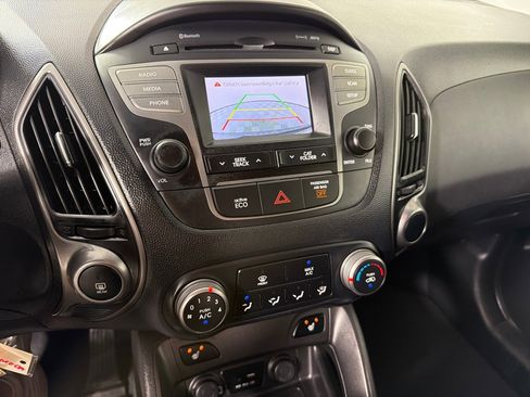 Used 2015 Hyundai Tucson SE image 17