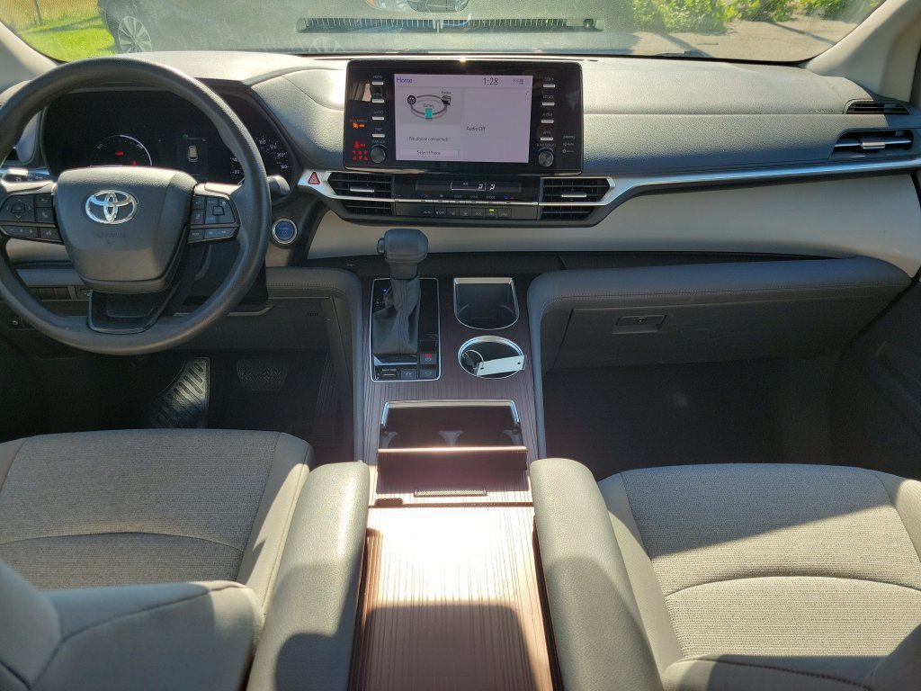 Used 2024 Toyota Sienna LE AWD/4WD image 13