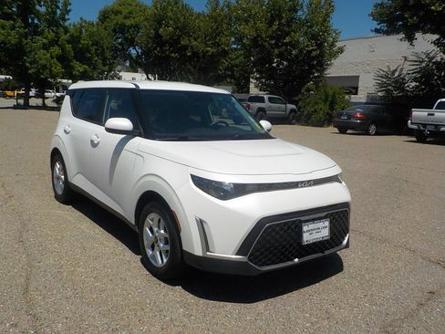 Used 2024 Kia Soul LX w/ Option Group 015 image 4