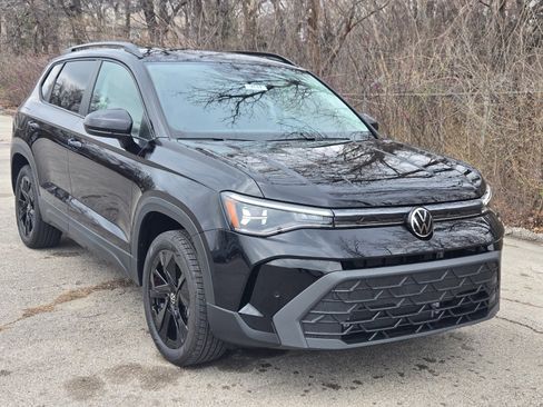 New 2026 Volkswagen Taos SE image 7