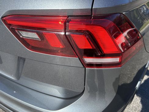 Used 2021 Volkswagen Tiguan SE R-Line image 9