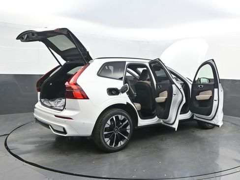 New 2026 Volvo XC60 B5 Plus w/ Protection Package Premier AWD/4WD image 38