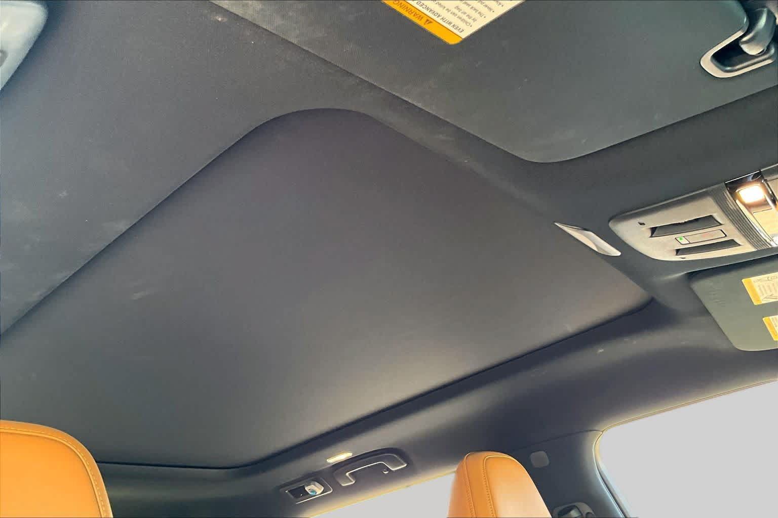 Used 2025 Nissan Armada Platinum Reserve RWD image 13