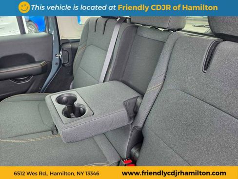 Used 2025 Jeep Wrangler Unlimited Sahara image 11