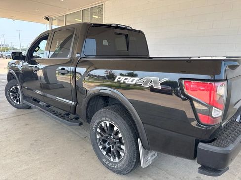Used 2021 Nissan Titan PRO-4X w/ Pro-4x Convenience Package AWD/4WD image 9
